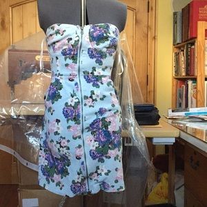 Blue flower, strapless dress